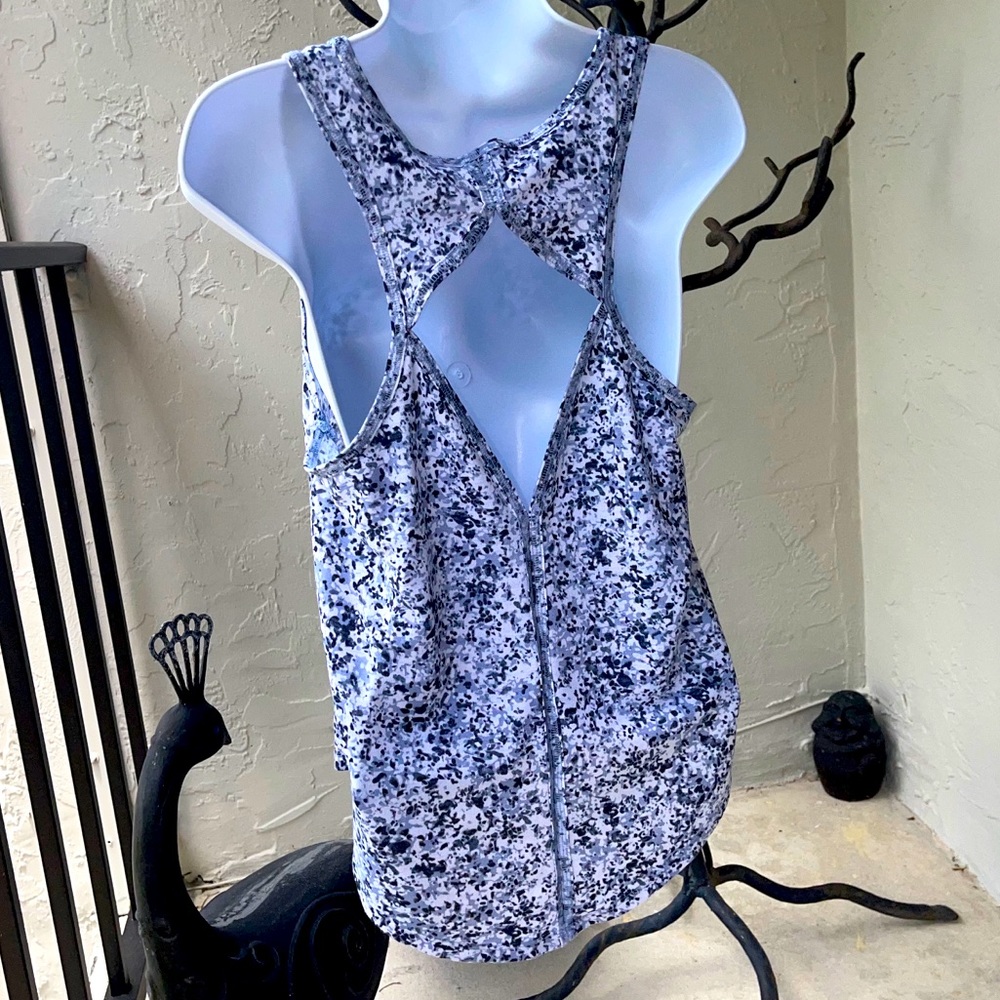 Athleta Keyhole Open Back Shirt Tank Top